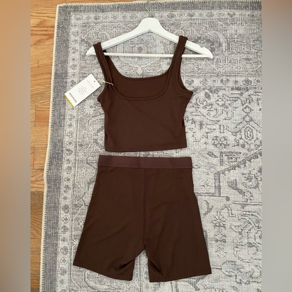 Lounge Set - Picture 2 of 3